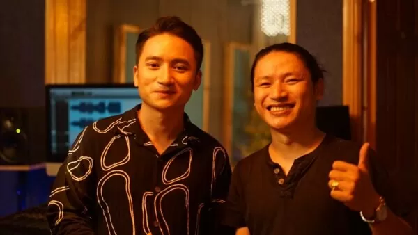 Nhạc sĩ Nguyễn Báu cùng ca sĩ Phan Mạnh Quỳnh tại Nguyễn Báu Studio