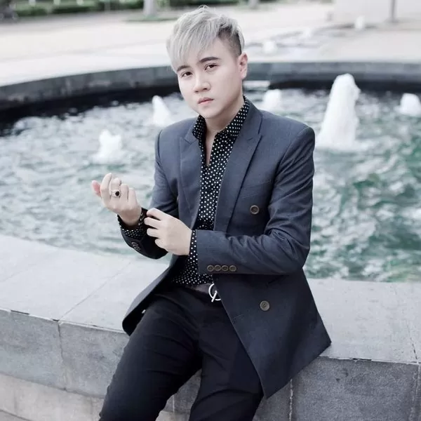 tieu-su-ca-si-vuong-anh-tu